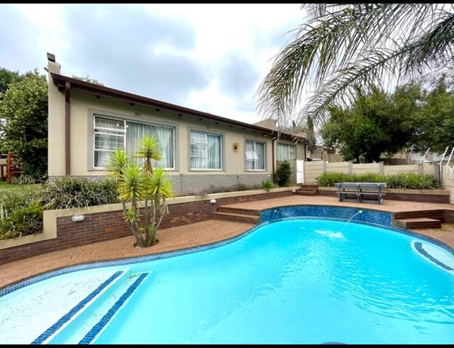 4 BEDROOM HOUSE FOR SALE IN NOORDHEUWEL